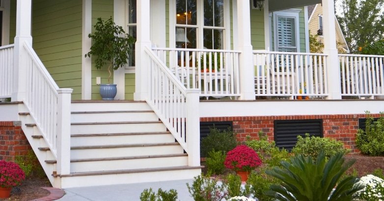 Modern vs Traditional Railing Styles for Your Home Exterior